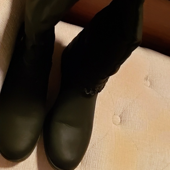 Boots - Picture 4 of 8